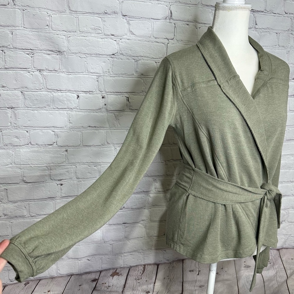 LULULEMON Dance Pulse Wrap Olive
Green - Picture 3 of 14